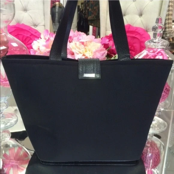 Burberry Black Tote w Leather Handles. In pristine condition